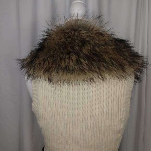 Guess sweater vest trimmed with faux fur - Picture 9 of 11